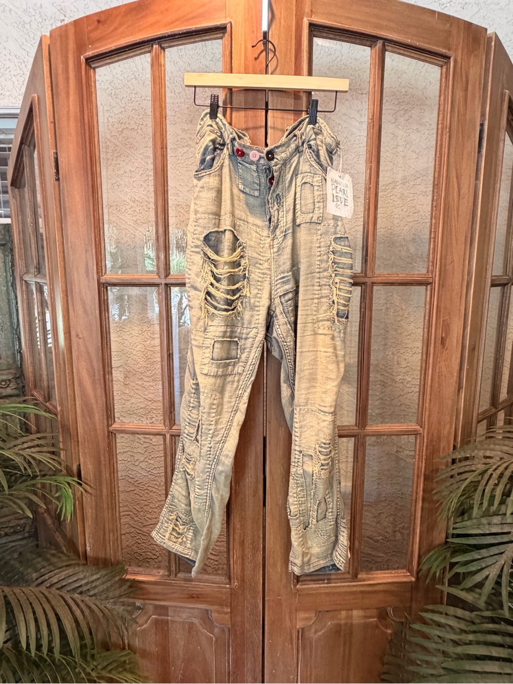 Magnolia Pearl Jeans- One Size - Light Blue Denim Tag Detail